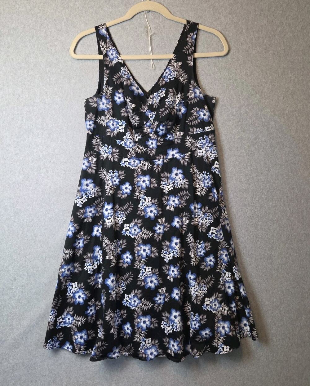 Torrid Black Blue Floral V Neck Fit And Flare Swing Mini Dress Size 14 Stretch